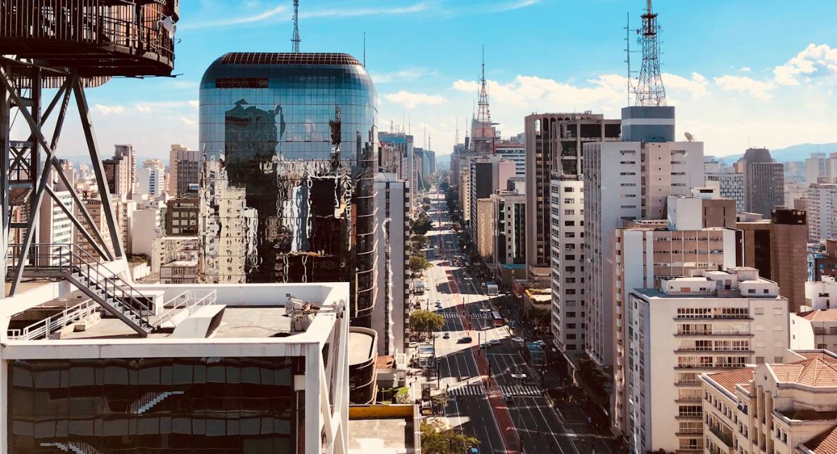 Avenida Paulista, em São Paulo, em dia claro